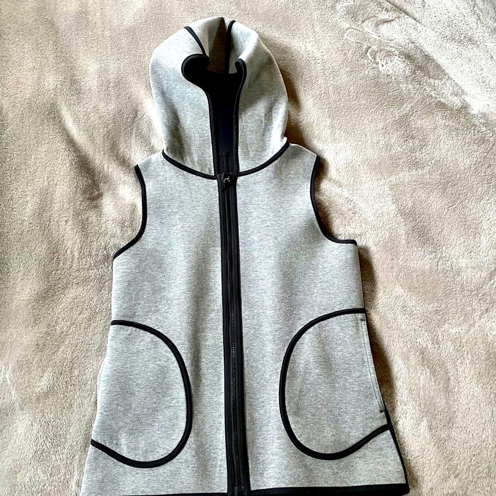 COPY - Lululemon Insculpt hooded reversible vest